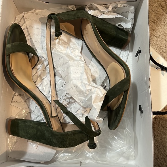Aldo suede size 6 ankle strap heel - Picture 2 of 5